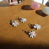 cutesy daisy earrings